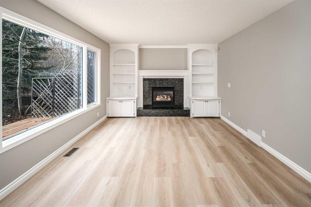 79 Hamptons Heights Nw, Calgary, AB - Indoor Photo Showing Living Room With Fireplace