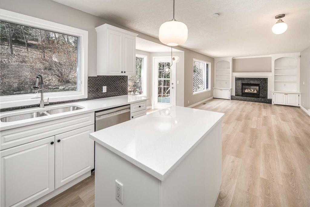79 Hamptons Heights Nw, Calgary, AB - Indoor Photo Showing Kitchen With Fireplace With Double Sink