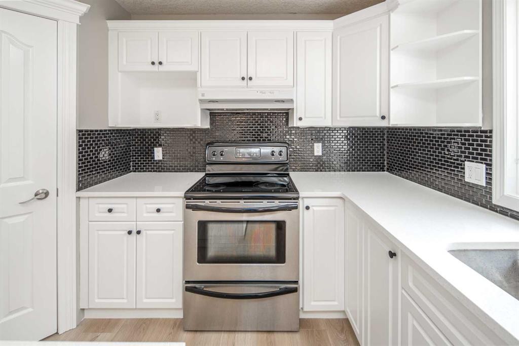 79 Hamptons Heights Nw, Calgary, AB - Indoor Photo Showing Kitchen