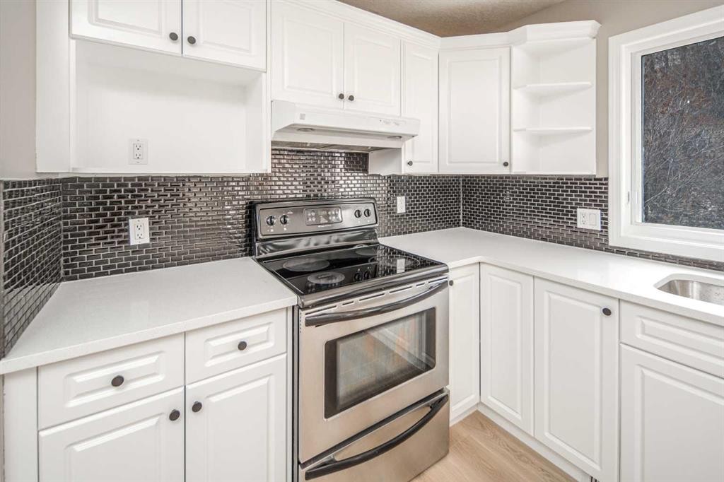 79 Hamptons Heights Nw, Calgary, AB - Indoor Photo Showing Kitchen