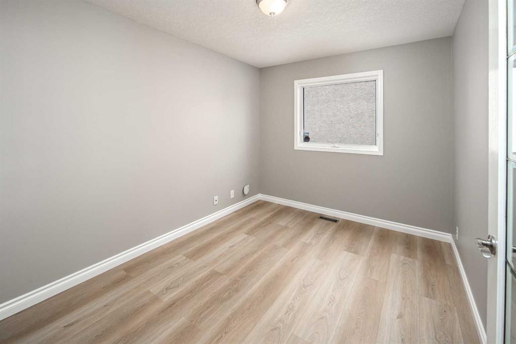 79 Hamptons Heights Nw, Calgary, AB - Indoor Photo Showing Other Room