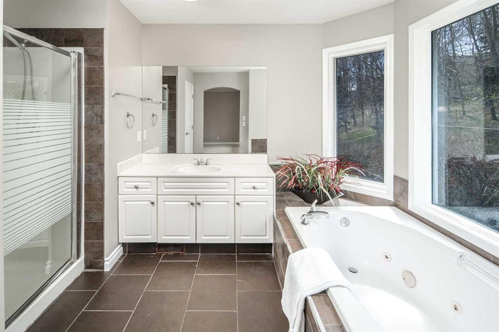 79 Hamptons Heights Nw, Calgary, AB - Indoor Photo Showing Bathroom