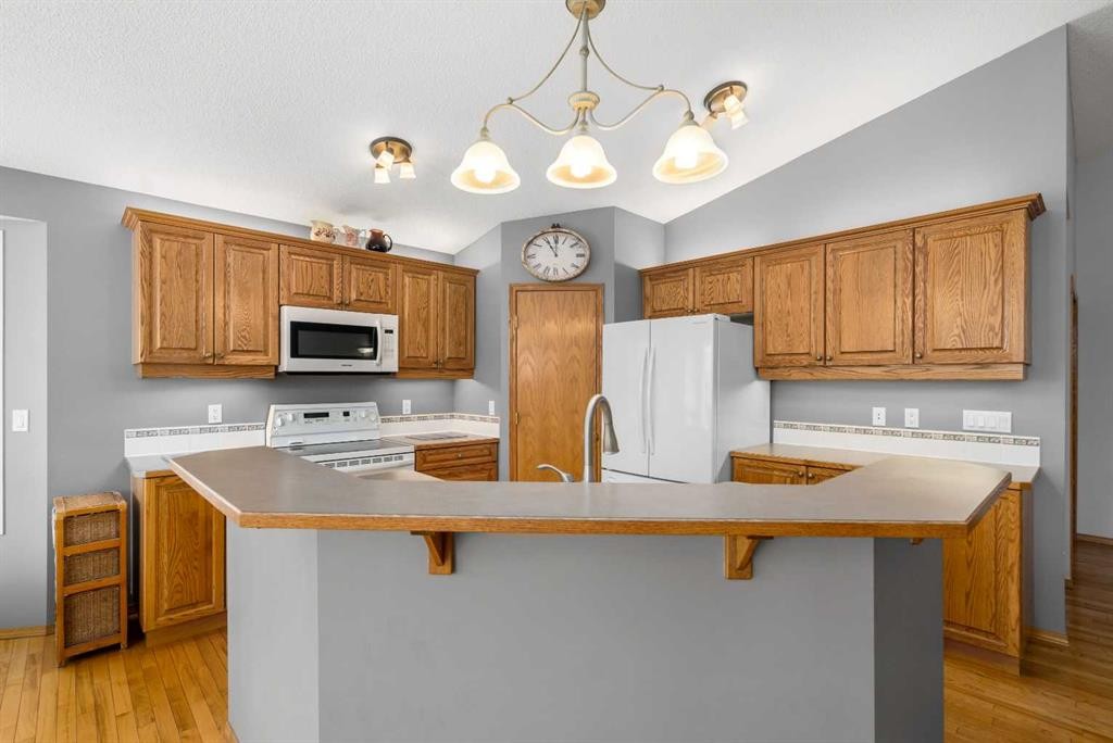 310 Riverside Garden Nw, High River, AB - Indoor Photo Showing Kitchen