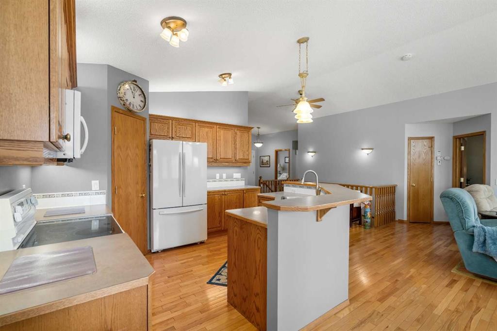 310 Riverside Garden Nw, High River, AB - Indoor Photo Showing Kitchen With Double Sink