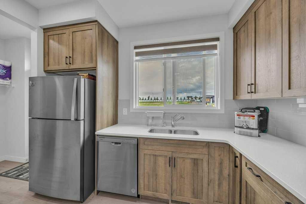 1612 Rangeview Drive Se, Calgary, AB - Indoor Photo Showing Kitchen With Double Sink