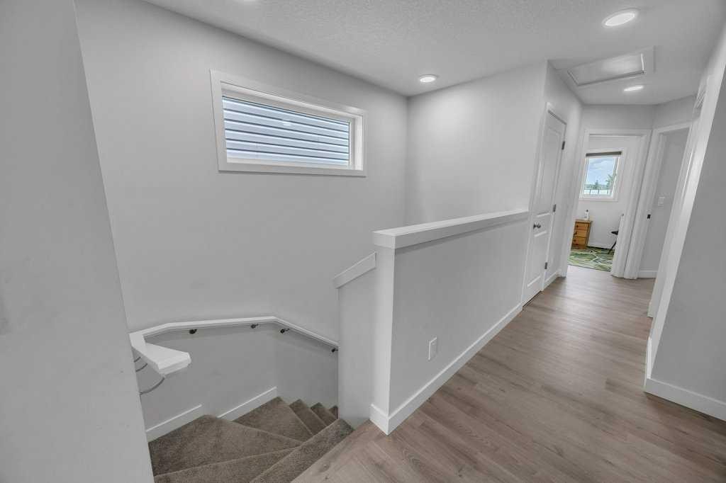 1612 Rangeview Drive Se, Calgary, AB - Indoor Photo Showing Other Room