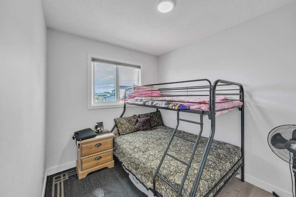 1612 Rangeview Drive Se, Calgary, AB - Indoor Photo Showing Bedroom