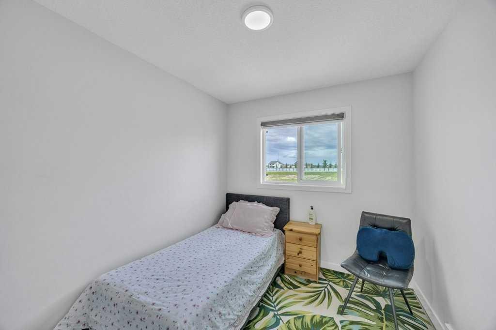 1612 Rangeview Drive Se, Calgary, AB - Indoor Photo Showing Bedroom