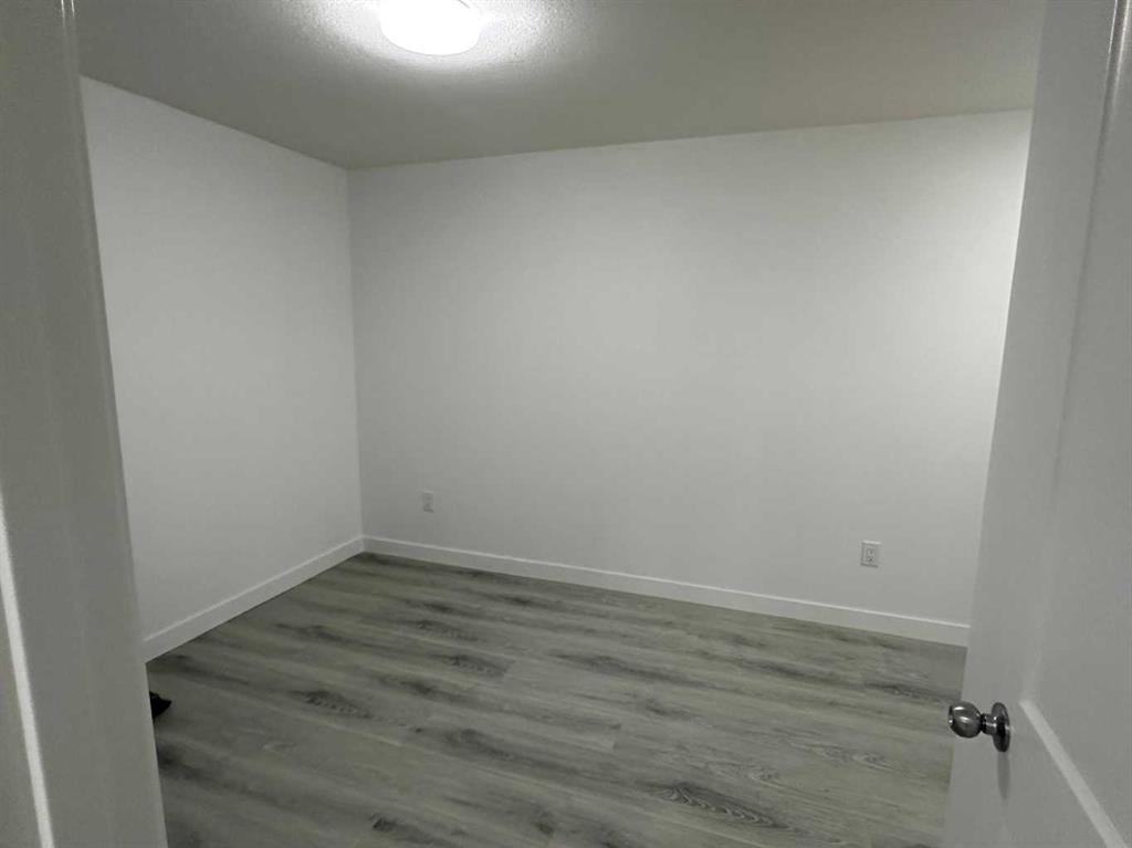 1612 Rangeview Drive Se, Calgary, AB - Indoor Photo Showing Other Room