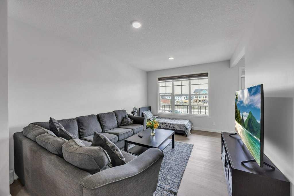 1612 Rangeview Drive Se, Calgary, AB - Indoor Photo Showing Living Room
