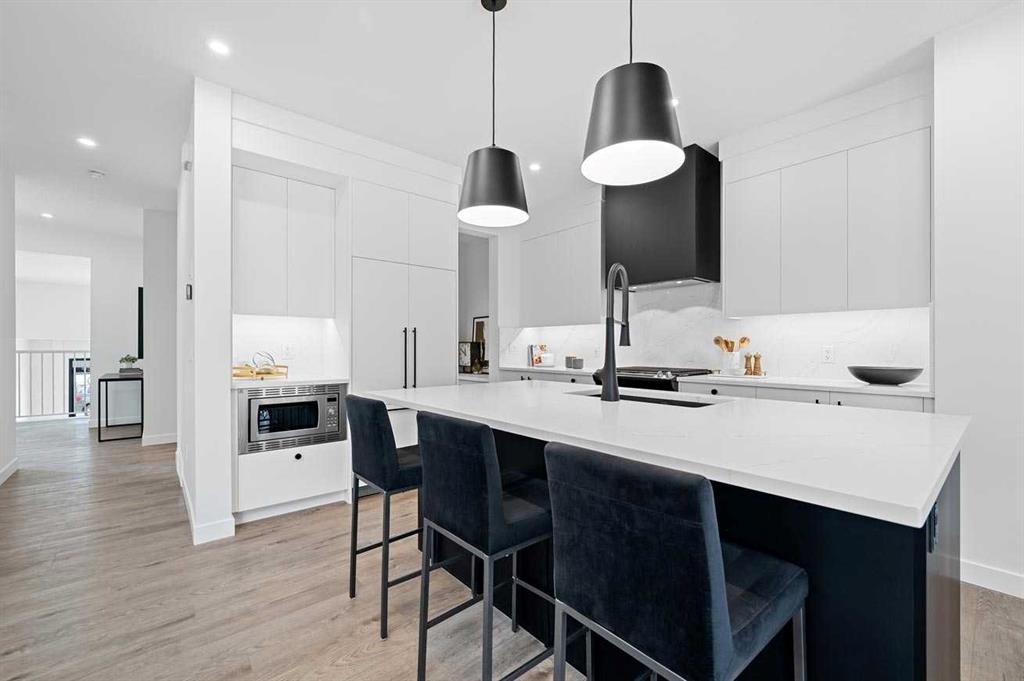 447 Dawson Terrace, Chestermere, AB - Indoor Photo Showing Kitchen With Upgraded Kitchen