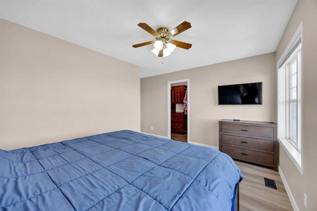 71 Eversyde Heath Sw, Calgary, AB - Indoor Photo Showing Bedroom