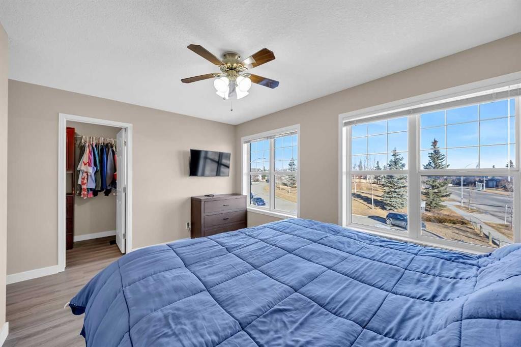 71 Eversyde Heath Sw, Calgary, AB - Indoor Photo Showing Bedroom