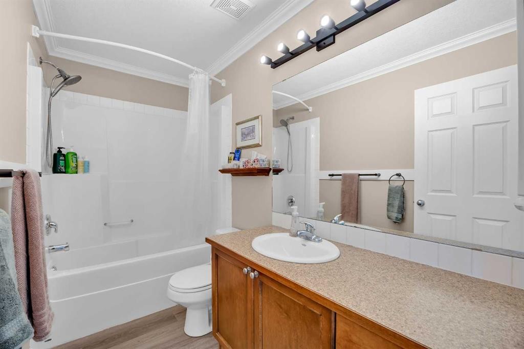71 Eversyde Heath Sw, Calgary, AB - Indoor Photo Showing Bathroom