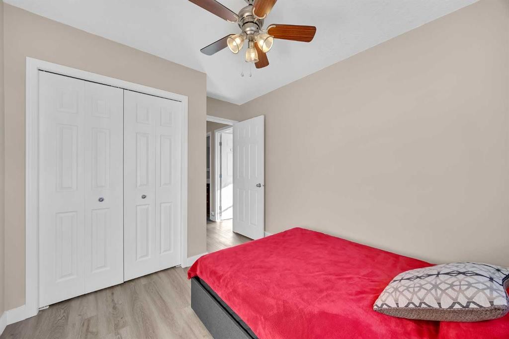 71 Eversyde Heath Sw, Calgary, AB - Indoor Photo Showing Bedroom