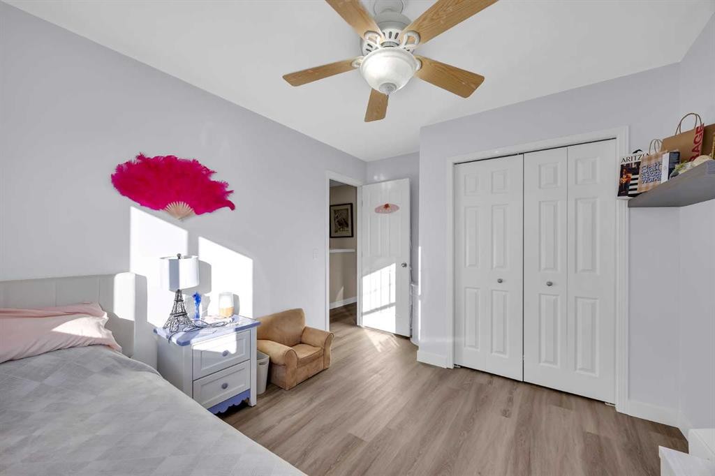 71 Eversyde Heath Sw, Calgary, AB - Indoor Photo Showing Bedroom