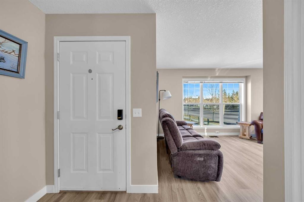 71 Eversyde Heath Sw, Calgary, AB - Indoor Photo Showing Other Room