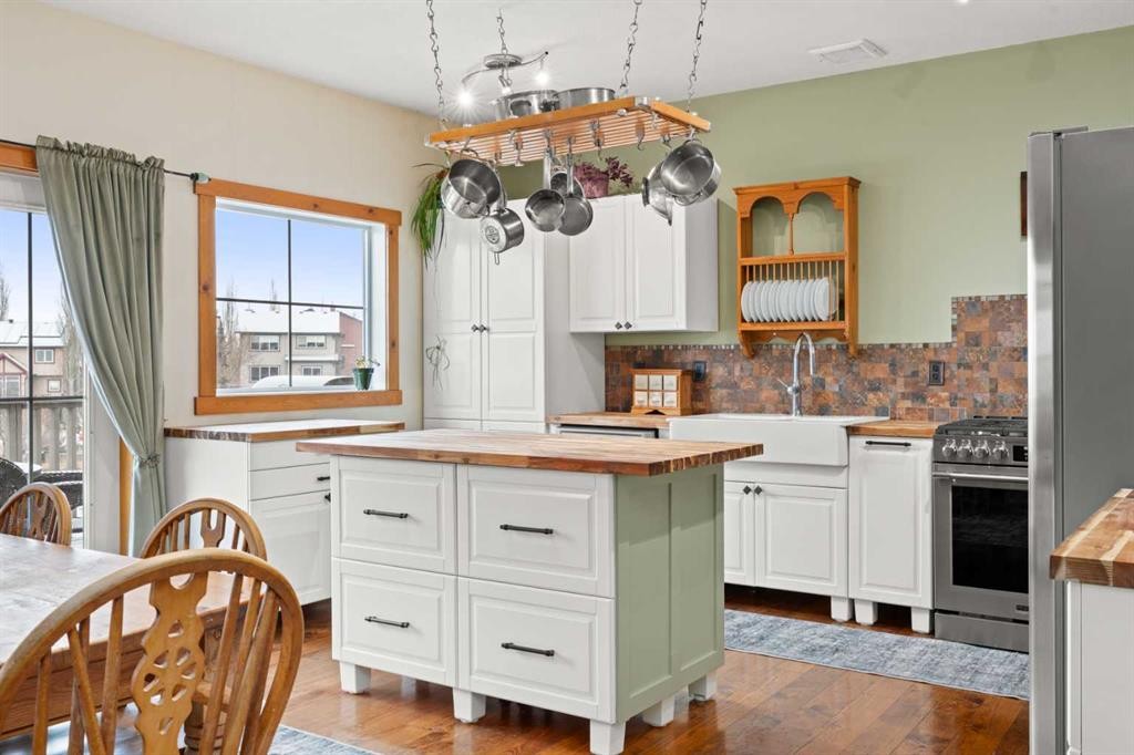 122 Hidden Creek Heights Nw, Calgary, AB - Indoor