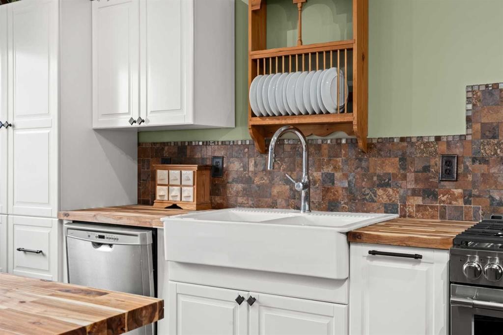 122 Hidden Creek Heights Nw, Calgary, AB - Indoor Photo Showing Kitchen