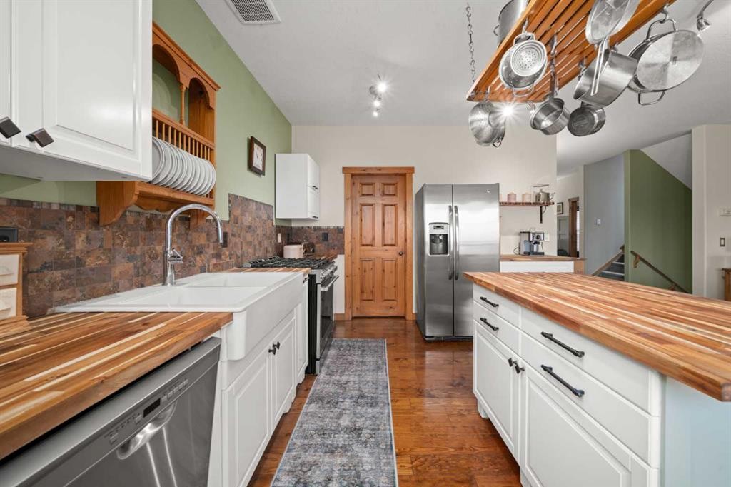 122 Hidden Creek Heights Nw, Calgary, AB - Indoor Photo Showing Kitchen