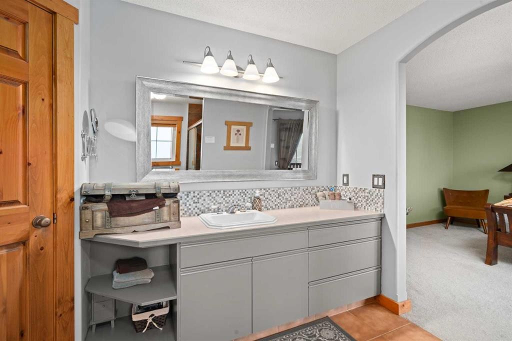 122 Hidden Creek Heights Nw, Calgary, AB - Indoor Photo Showing Bathroom