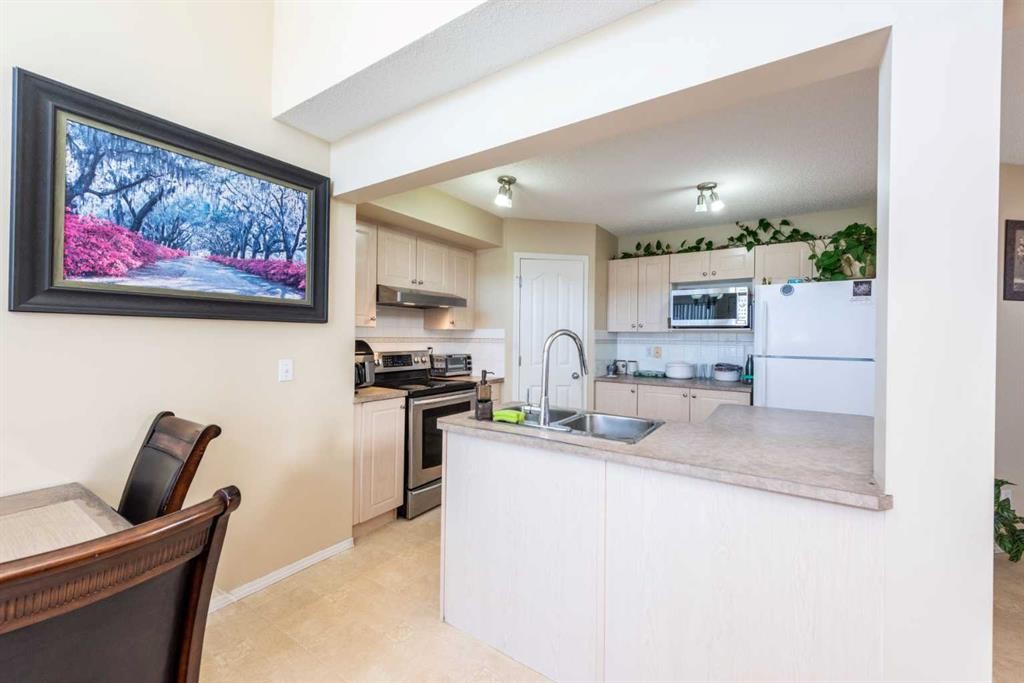84 Tarington Way Ne, Calgary, AB - Indoor Photo Showing Kitchen