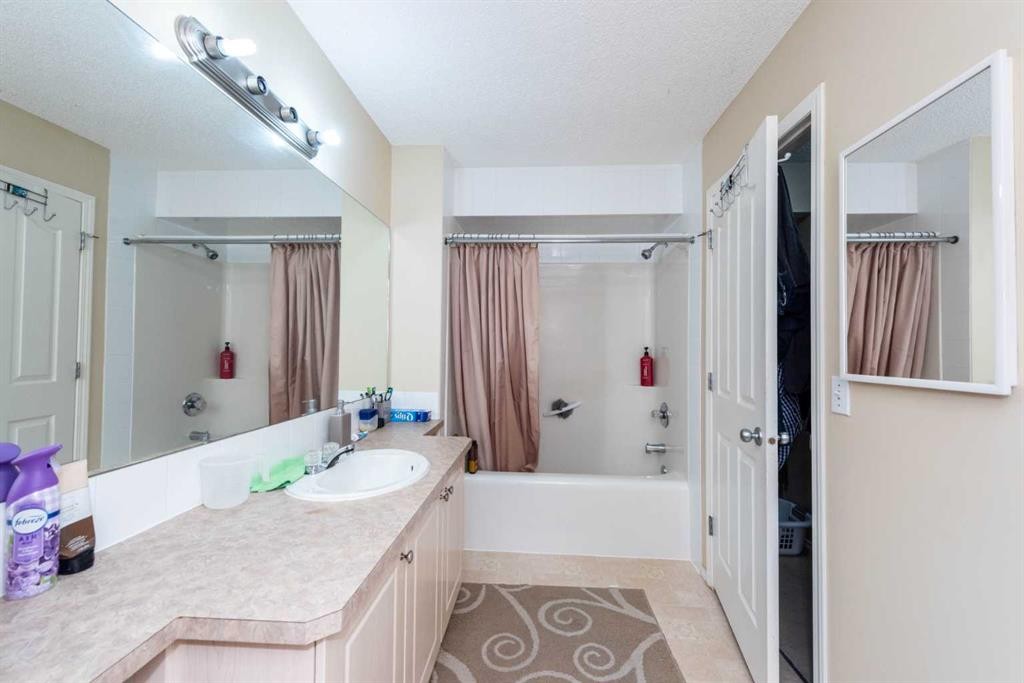 84 Tarington Way Ne, Calgary, AB - Indoor Photo Showing Bathroom