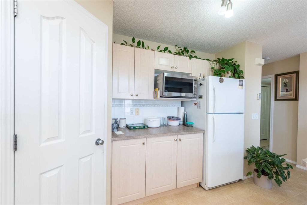 84 Tarington Way Ne, Calgary, AB - Indoor Photo Showing Kitchen