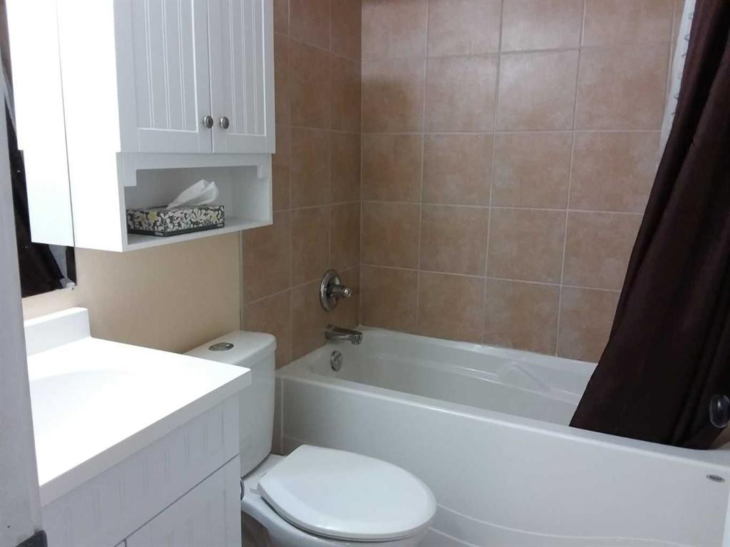 84 Tarington Way Ne, Calgary, AB - Indoor Photo Showing Bathroom