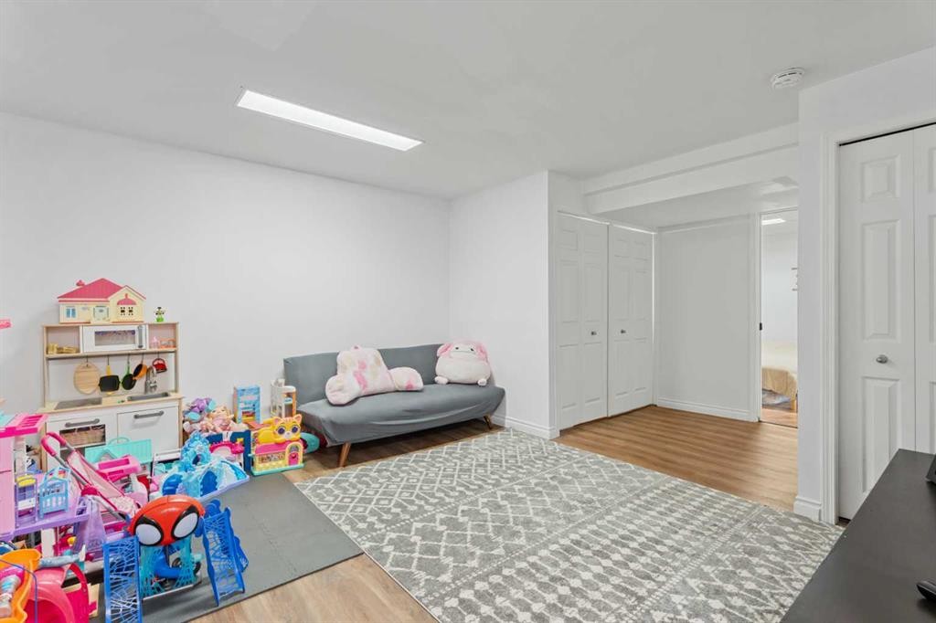 242 Elgin Place Se, Calgary, AB - Indoor Photo Showing Other Room