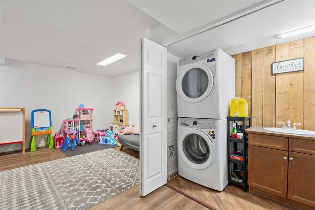 242 Elgin Place Se, Calgary, AB - Indoor Photo Showing Laundry Room