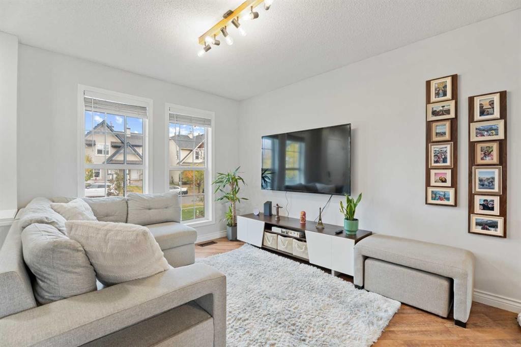 242 Elgin Place Se, Calgary, AB - Indoor Photo Showing Living Room
