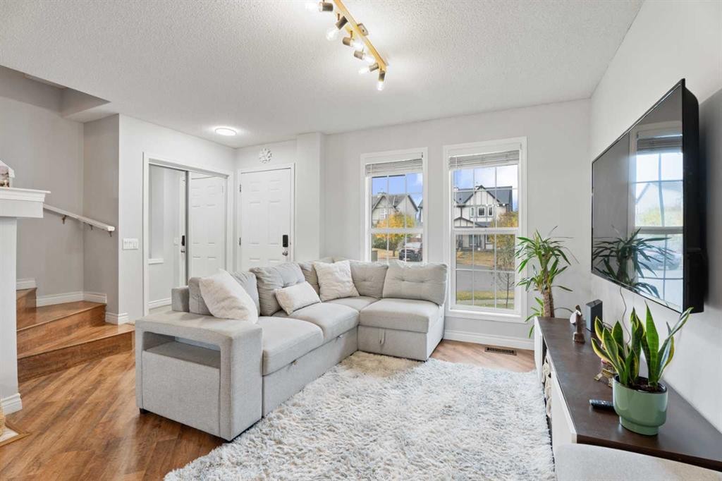 242 Elgin Place Se, Calgary, AB - Indoor Photo Showing Living Room