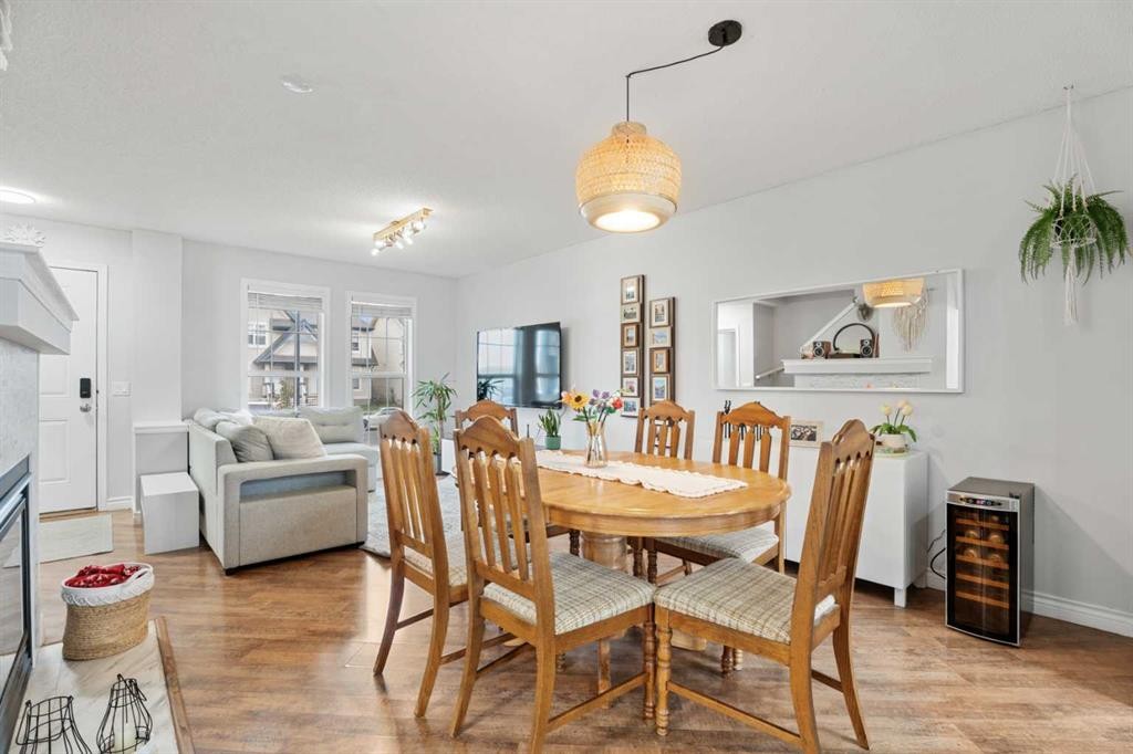 242 Elgin Place Se, Calgary, AB - Indoor Photo Showing Dining Room