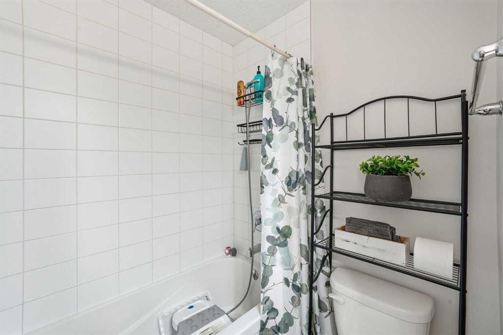 67 Cityscape Gate Ne, Calgary, AB - Indoor Photo Showing Bathroom