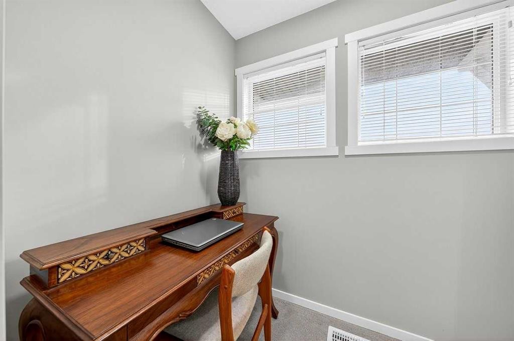 82 Mahogany Drive Se, Calgary, AB - Indoor Photo Showing Other Room