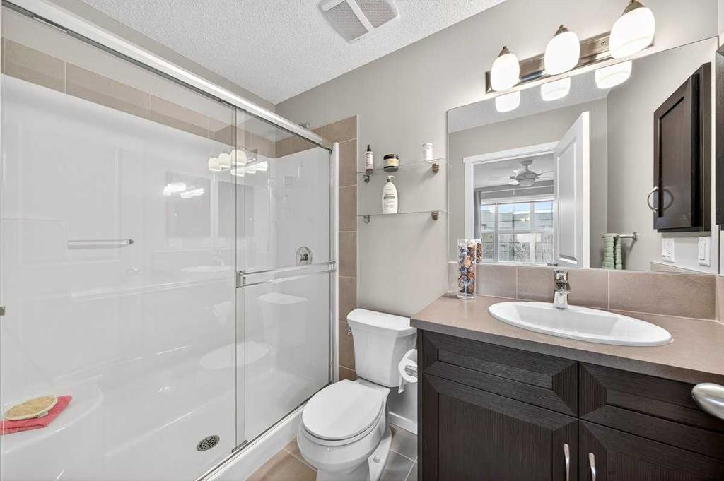 82 Mahogany Drive Se, Calgary, AB - Indoor Photo Showing Bathroom