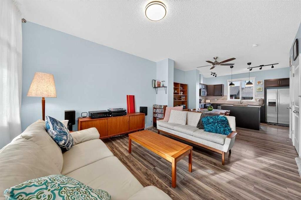82 Mahogany Drive Se, Calgary, AB - Indoor Photo Showing Living Room