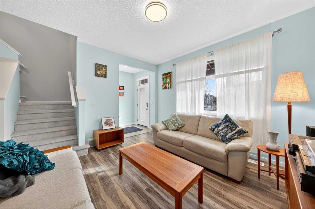 82 Mahogany Drive Se, Calgary, AB - Indoor Photo Showing Living Room