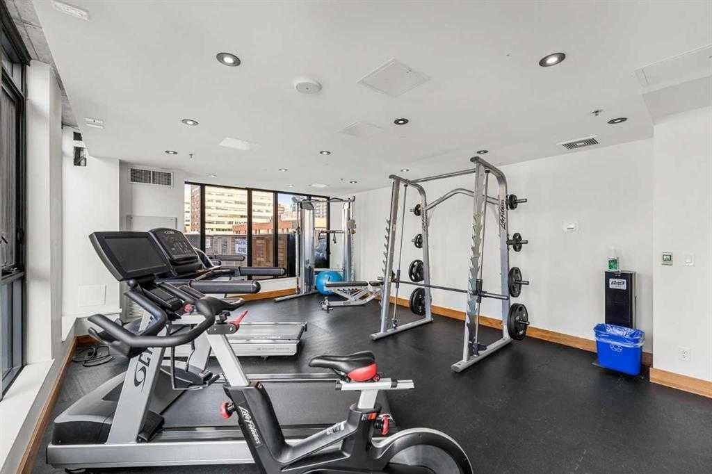 1207-1010 6 Street Sw, Calgary, AB - Indoor Photo Showing Gym Room