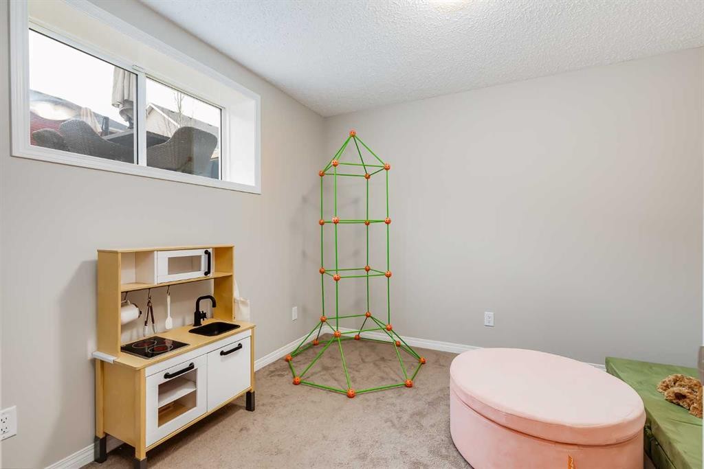 22 Osborne Common Sw, Airdrie, AB - Indoor Photo Showing Other Room