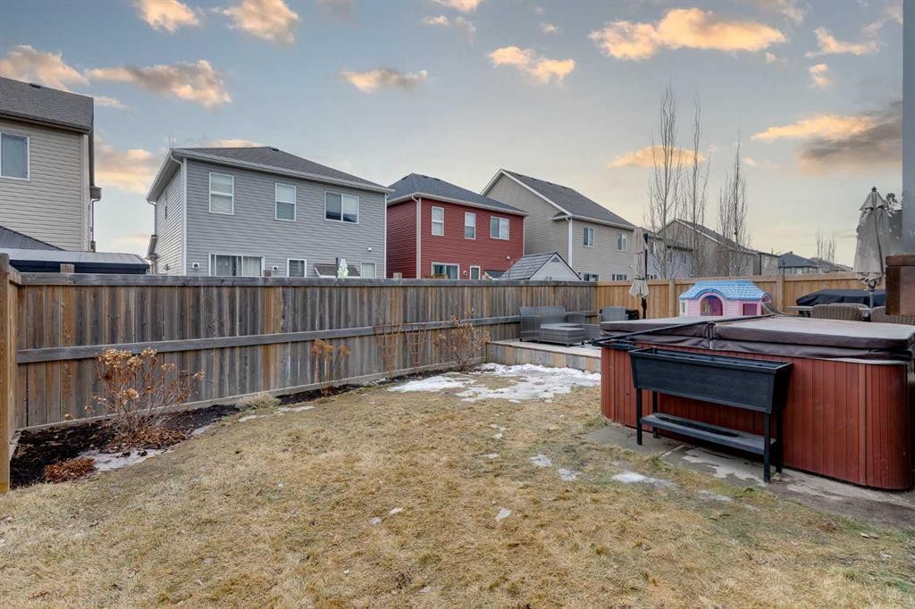 22 Osborne Common Sw, Airdrie, AB - Outdoor