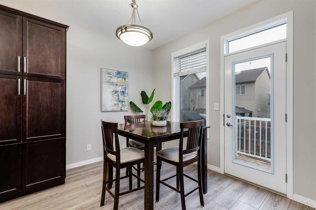 22 Osborne Common Sw, Airdrie, AB - Indoor Photo Showing Dining Room