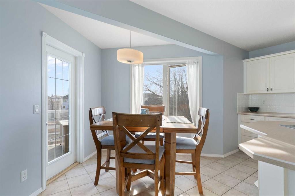 202 Schooner Close Nw, Calgary, AB - Indoor Photo Showing Dining Room