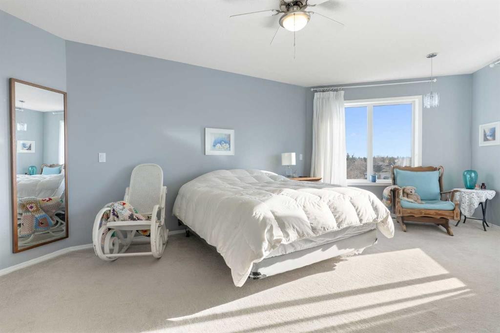 202 Schooner Close Nw, Calgary, AB - Indoor Photo Showing Bedroom