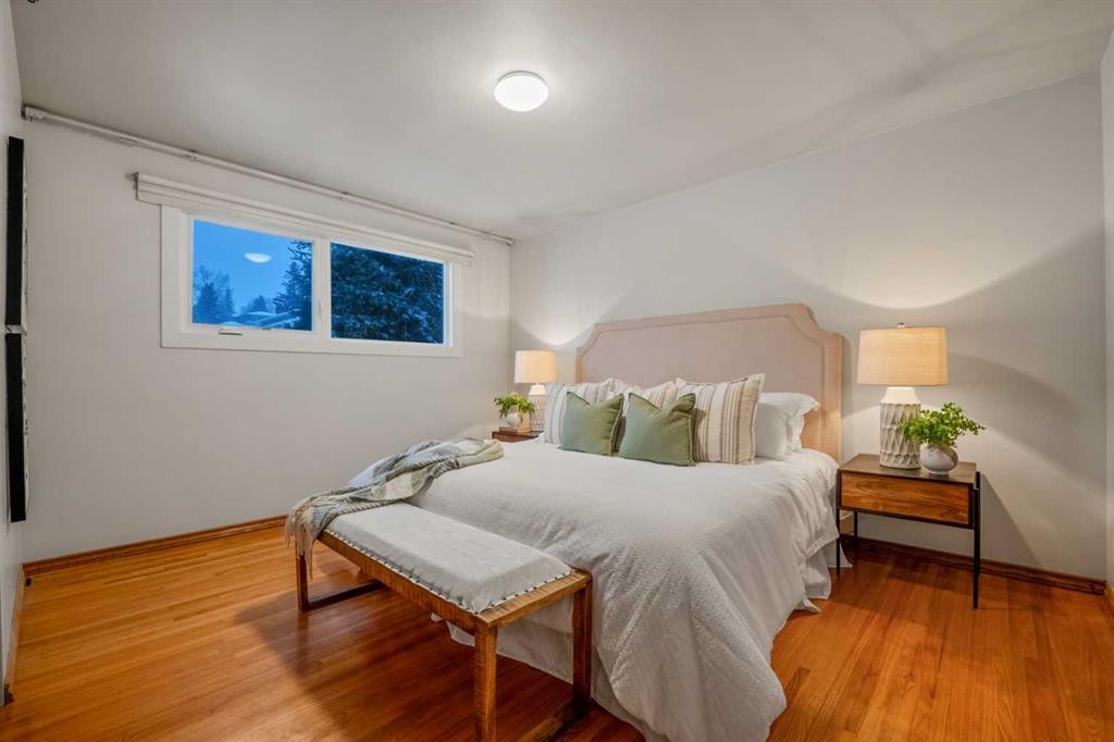111 Cambrian Drive Nw, Calgary, AB - Indoor Photo Showing Bedroom