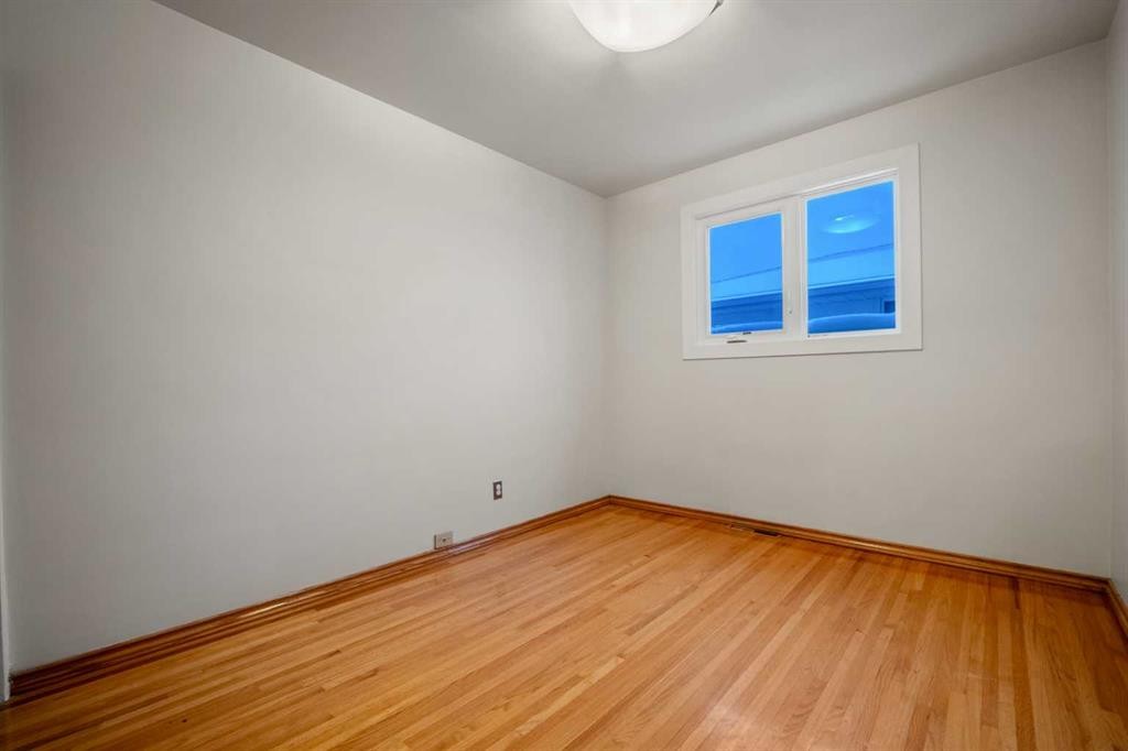 111 Cambrian Drive Nw, Calgary, AB - Indoor Photo Showing Other Room