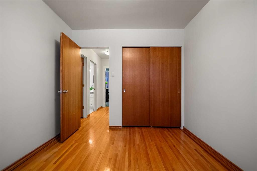 111 Cambrian Drive Nw, Calgary, AB - Indoor Photo Showing Other Room