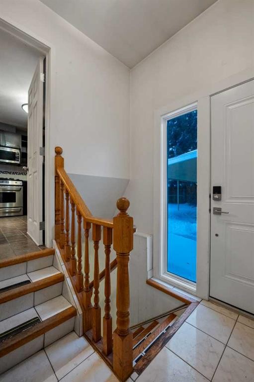 111 Cambrian Drive Nw, Calgary, AB - Indoor Photo Showing Other Room