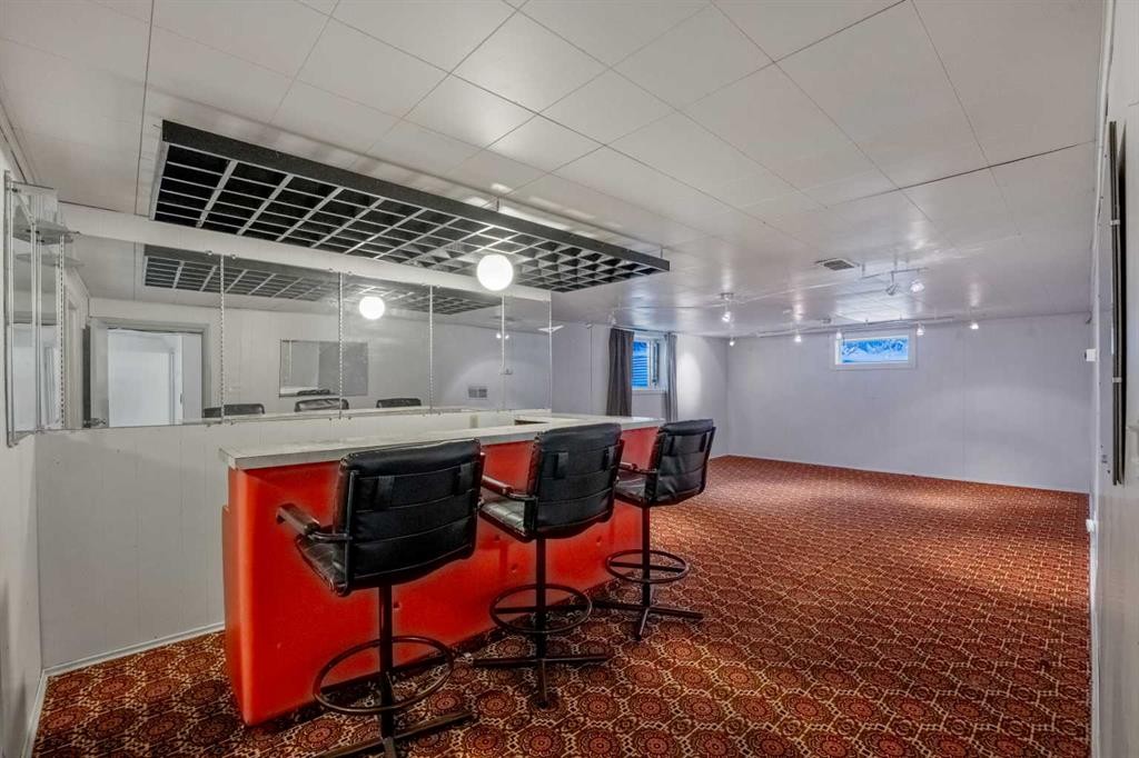 111 Cambrian Drive Nw, Calgary, AB - Indoor